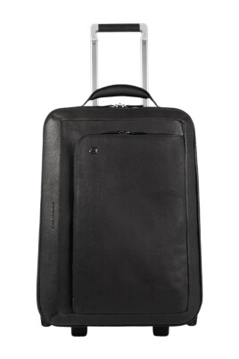 black-cabin-bag-with-laptop-compartment