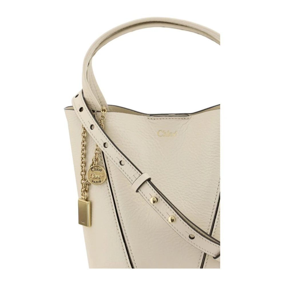 Chloé Glanzende Leren Schoudertas met Kettingdetail Beige Dames