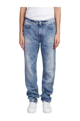 light-wash-distressed-straight-leg-jeans