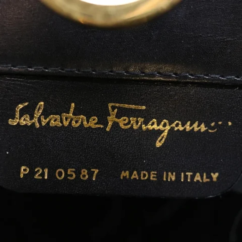 Salvatore Ferragamo Pre-owned Leather shoulder-bags Black Dames