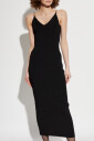 robe-a-bretelles-avec-une-coupe-ajustee