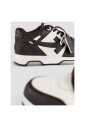 chokladbruna-sneakers-med-beige-detaljer