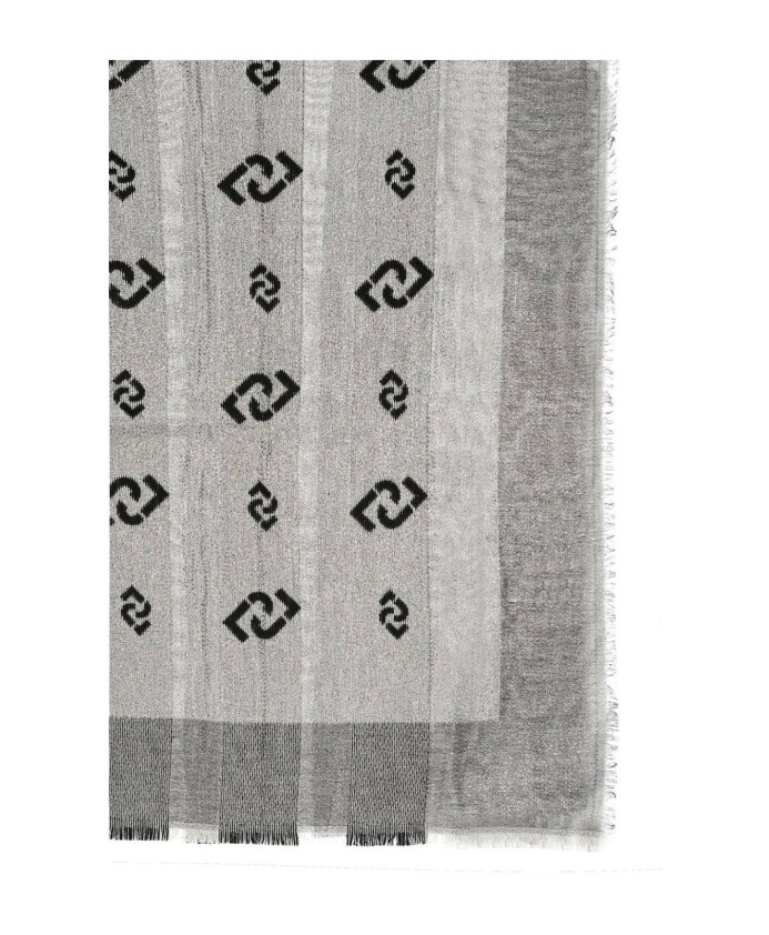 foulard-en-tissu-a-franges
