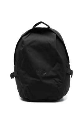 black-backpack-with-adjustable-straps