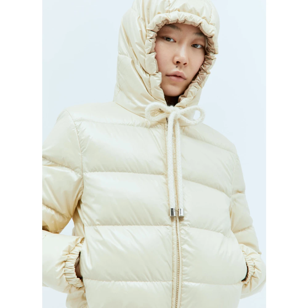 Moncler Gewatteerde Nylon Donsjas met Capuchon Beige Dames
