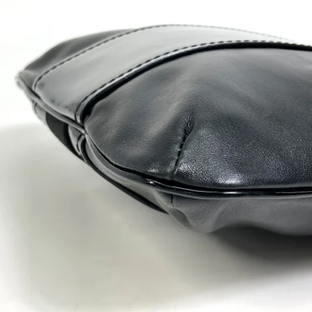 Salvatore Ferragamo Pre-owned Fabric shoulder-bags Black Dames