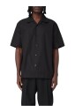 chemise-noire-design-minimaliste