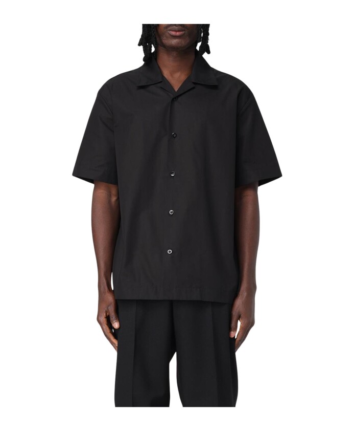 chemise-noire-design-minimaliste