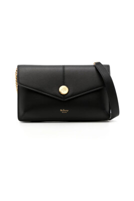 black-chain-shoulder-bag-with-pocket