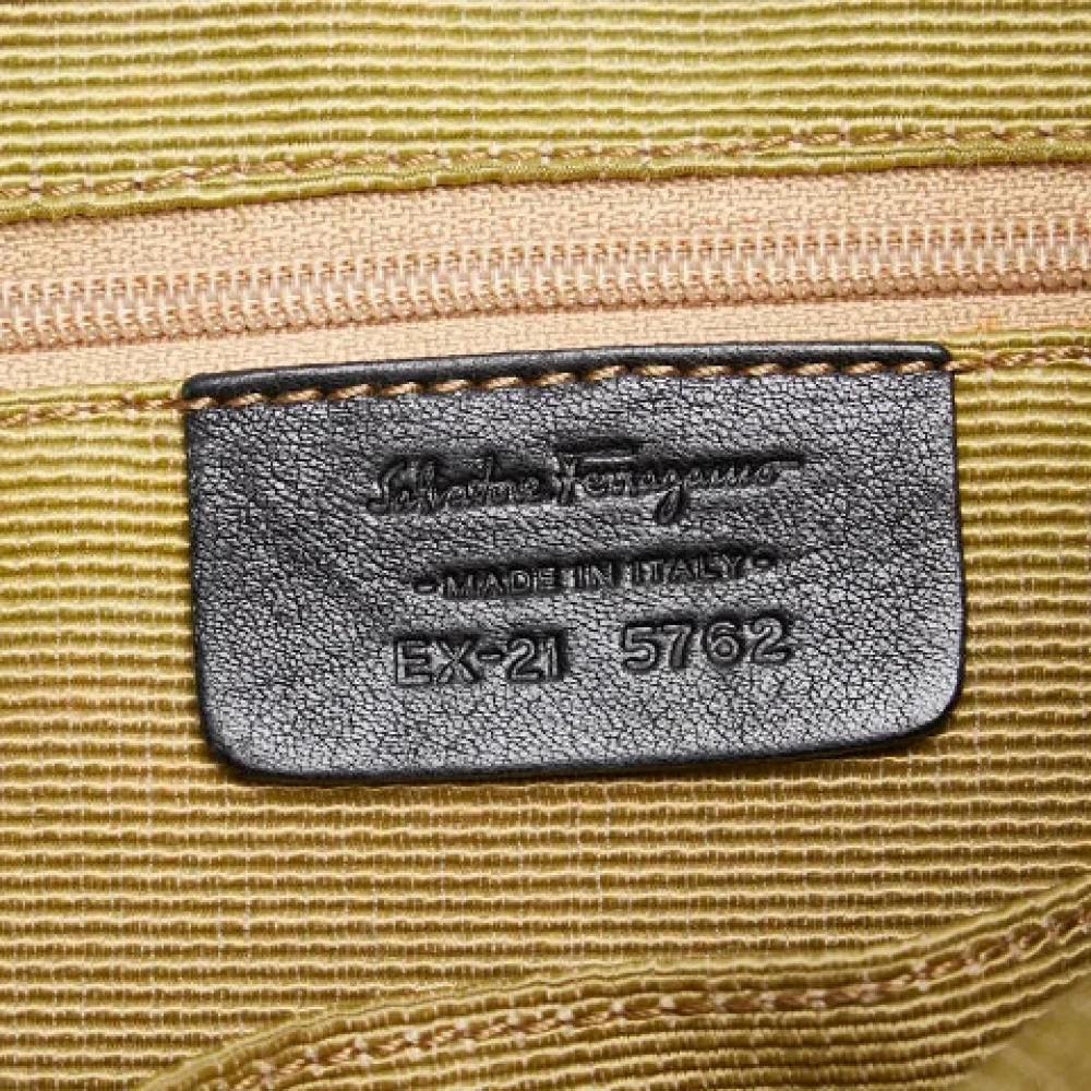 Salvatore Ferragamo Pre-owned Canvas shoulder-bags Black Dames