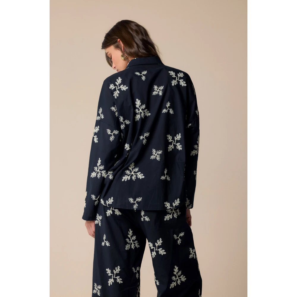 Kocca Zwarte shirt met bladpatroon en knopen Black Dames