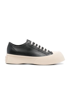 black-sneakers-for-men