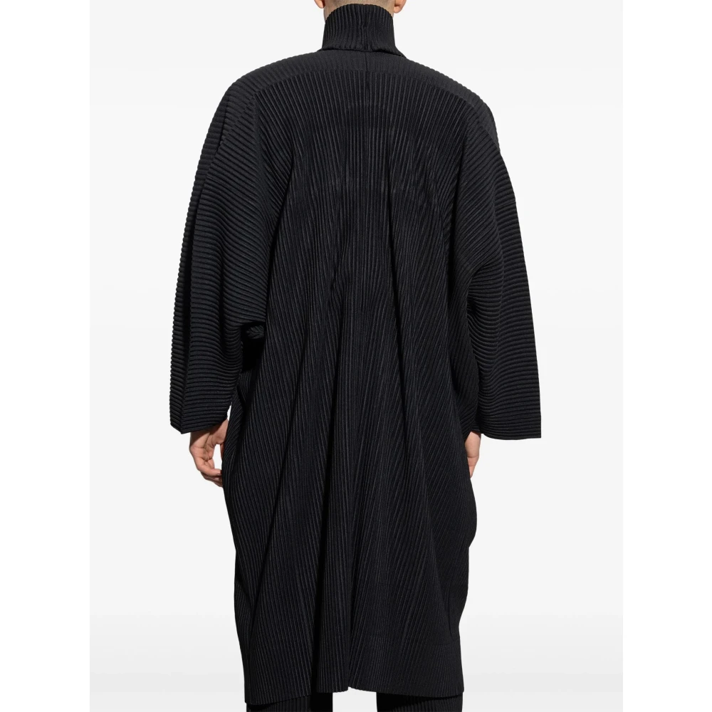 Issey Miyake Zwarte Decemberjas met Unieke Details Black Heren