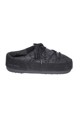 mules-matelassees-a-lacets