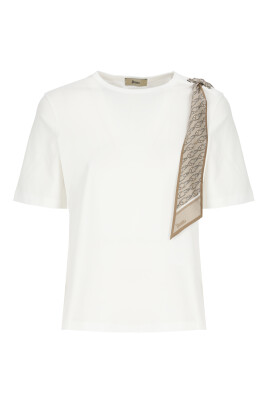 white-cotton-t-shirt-with-logoed-foulard
