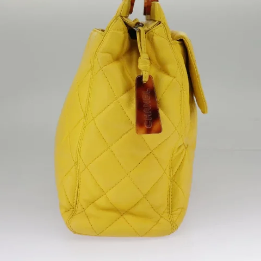 Chanel Vintage Pre-owned Leather handbags Yellow Dames