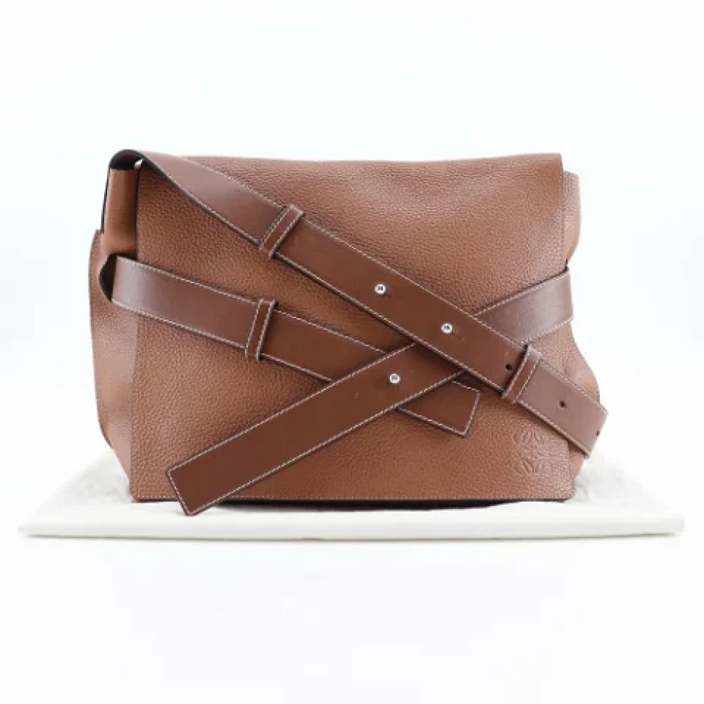 Loewe Pre-owned Fabric shoulder-bags Brown Dames