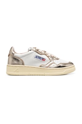 sneakers-blanc-creme-avec-des-accents-dores