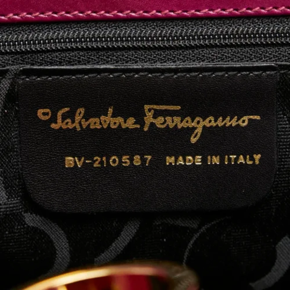 Salvatore Ferragamo Pre-owned Leather shoulder-bags Purple Dames
