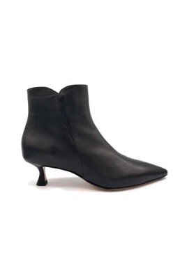 black-leather-ankle-boot-zipper-closure