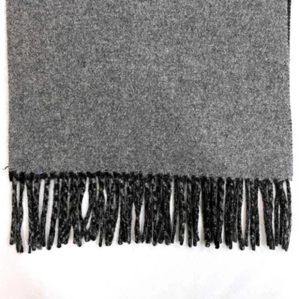 Coach Pre-owned Cashmere scarves Gray Dames