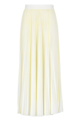 white-skirt-with-contrasting-details