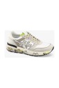 sneakers-blanches-avec-garniture-en-daim