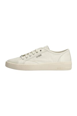 sneakers-en-cuir-pour-un-look-elegant
