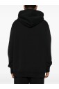zwarte-hoodie-met-patch