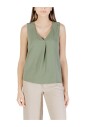 haut-sans-manches-vert-a-col-en-v