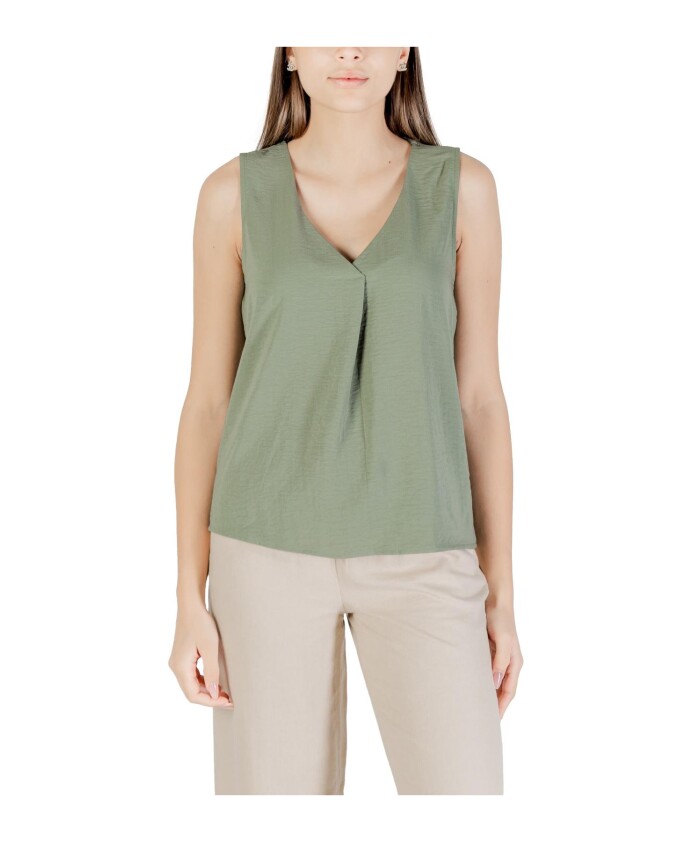 haut-sans-manches-vert-a-col-en-v
