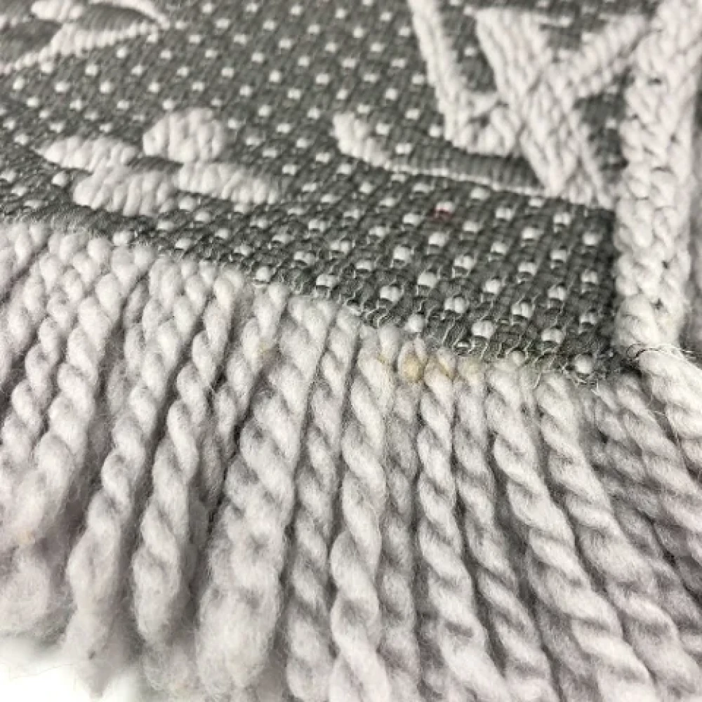 Louis Vuitton Vintage Pre-owned Fabric scarves Gray Dames