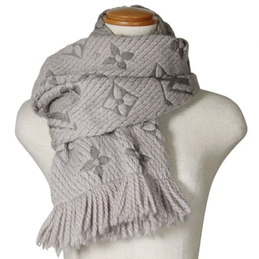 Louis Vuitton Vintage Pre-owned Wool scarves Gray Dames