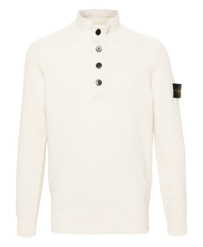pull-col-roule-blanc-avec-badge
