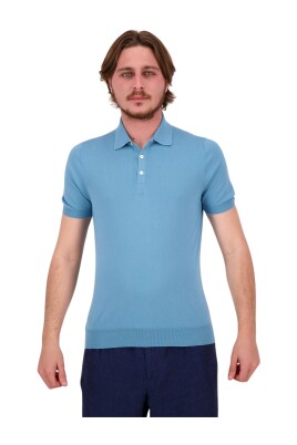 polo-bleu-a-boutons