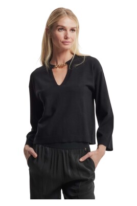 chain-detail-v-neck-jumper