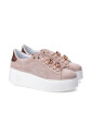 sneakers-en-daim-avec-details-roses