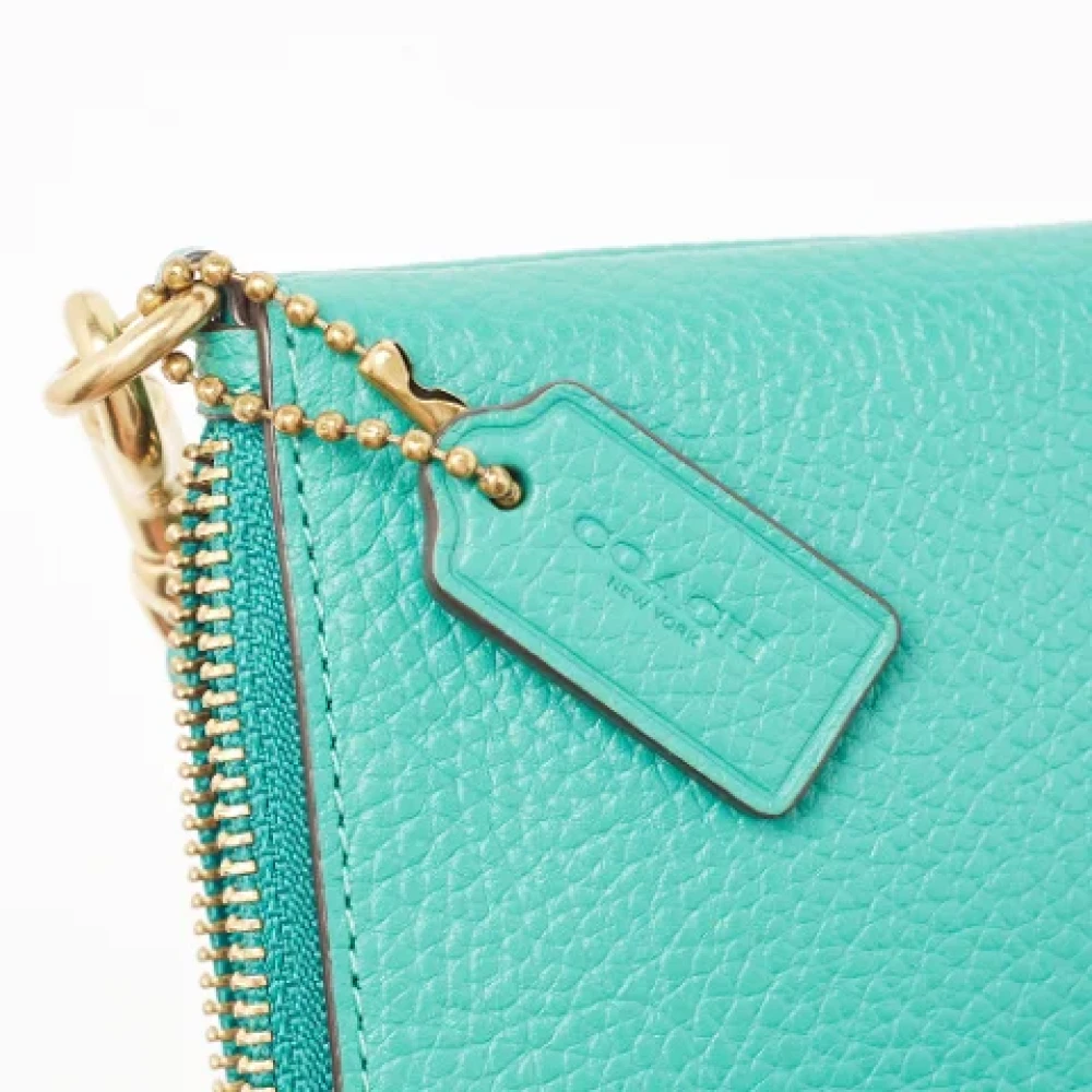 Coach Pre-owned Leather clutches Green Dames