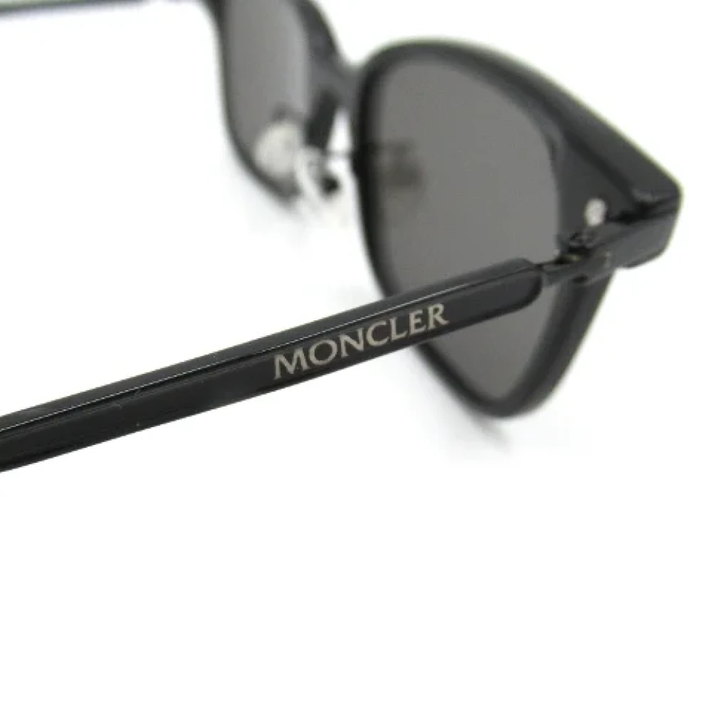 Moncler Pre-owned Plastic sunglasses Black Dames