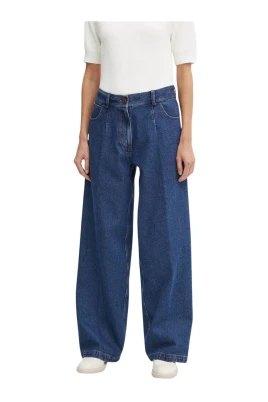 Jeans med veckdetaljer