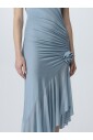 robe-midi-elegante-a-volants