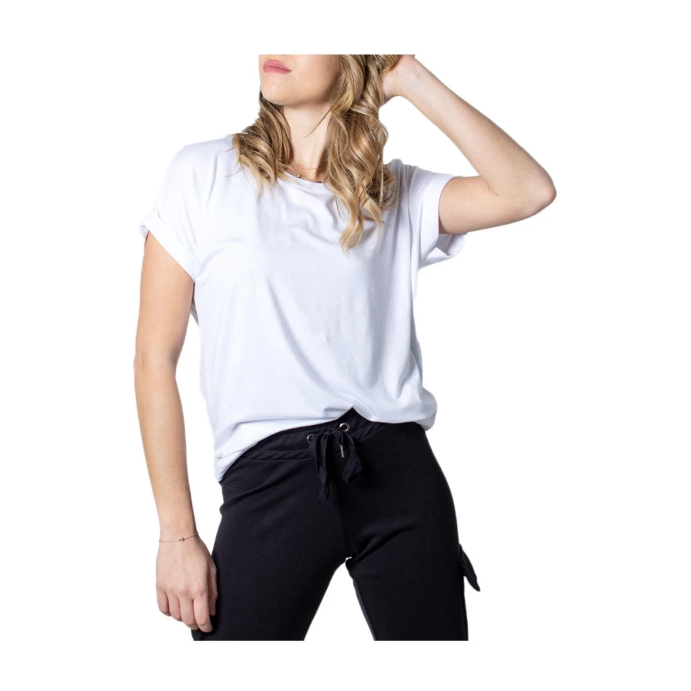 Only Women's White Relaxed Fit Short Sleeve Tshirt