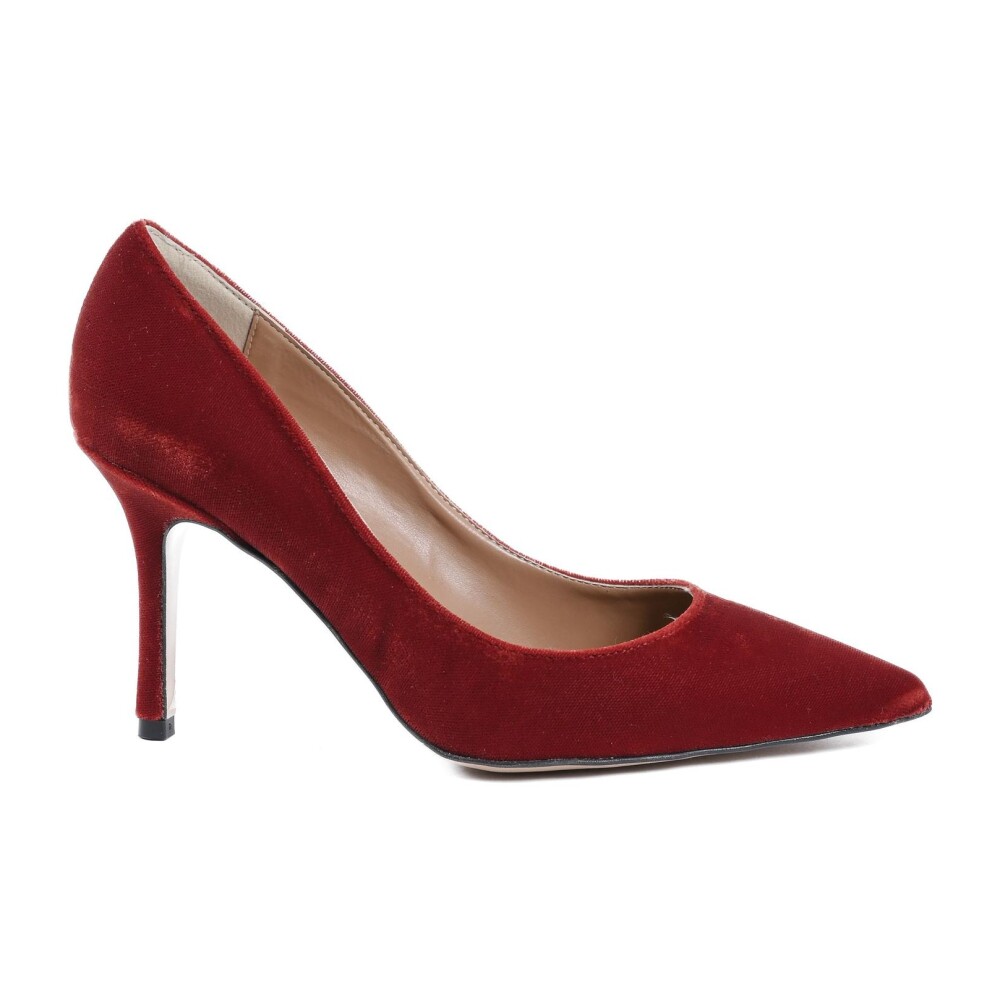 Dark red outlet pumps