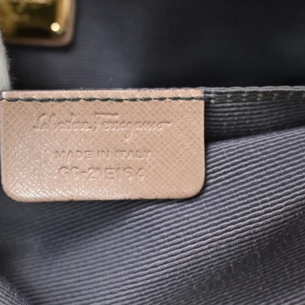 Salvatore Ferragamo Pre-owned Fabric handbags Beige Dames