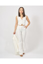 veste-blanche-ajustee-avec-large-encolure