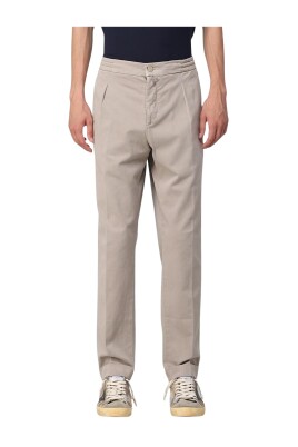 beige-pleated-trousers-relaxed-fit