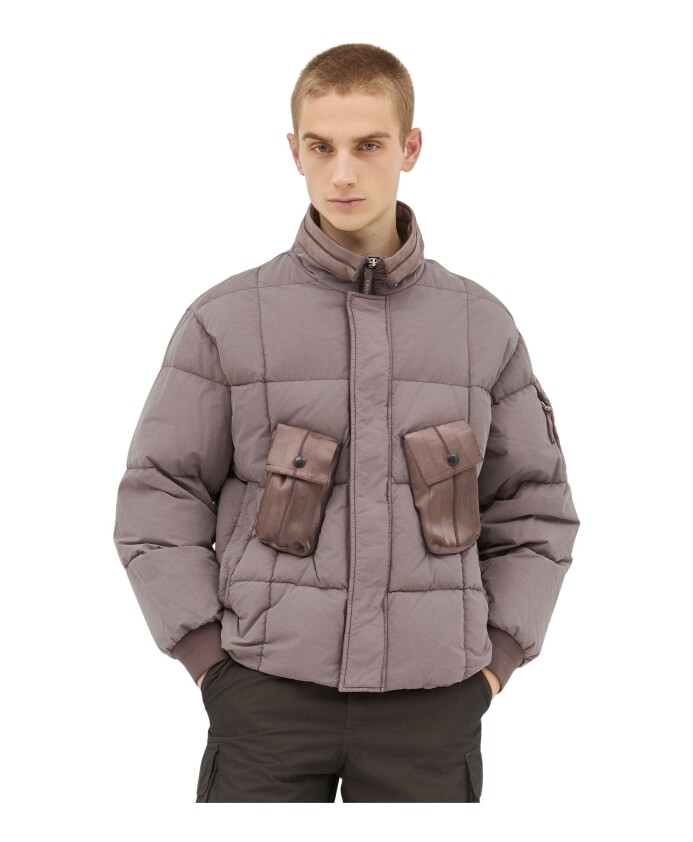 matte-puffer-jacket-met-glanzende-panelen