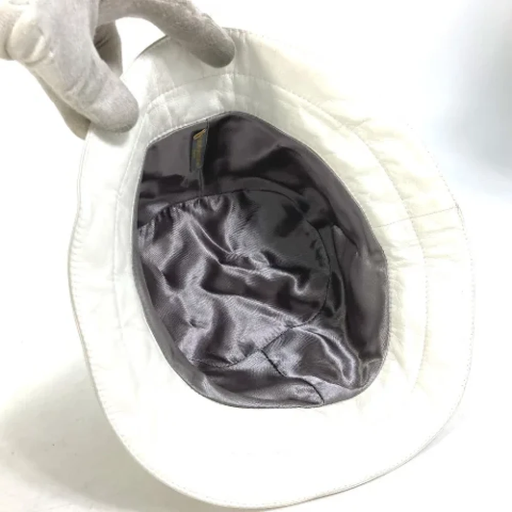 Louis Vuitton Vintage Pre-owned Leather hats White Dames