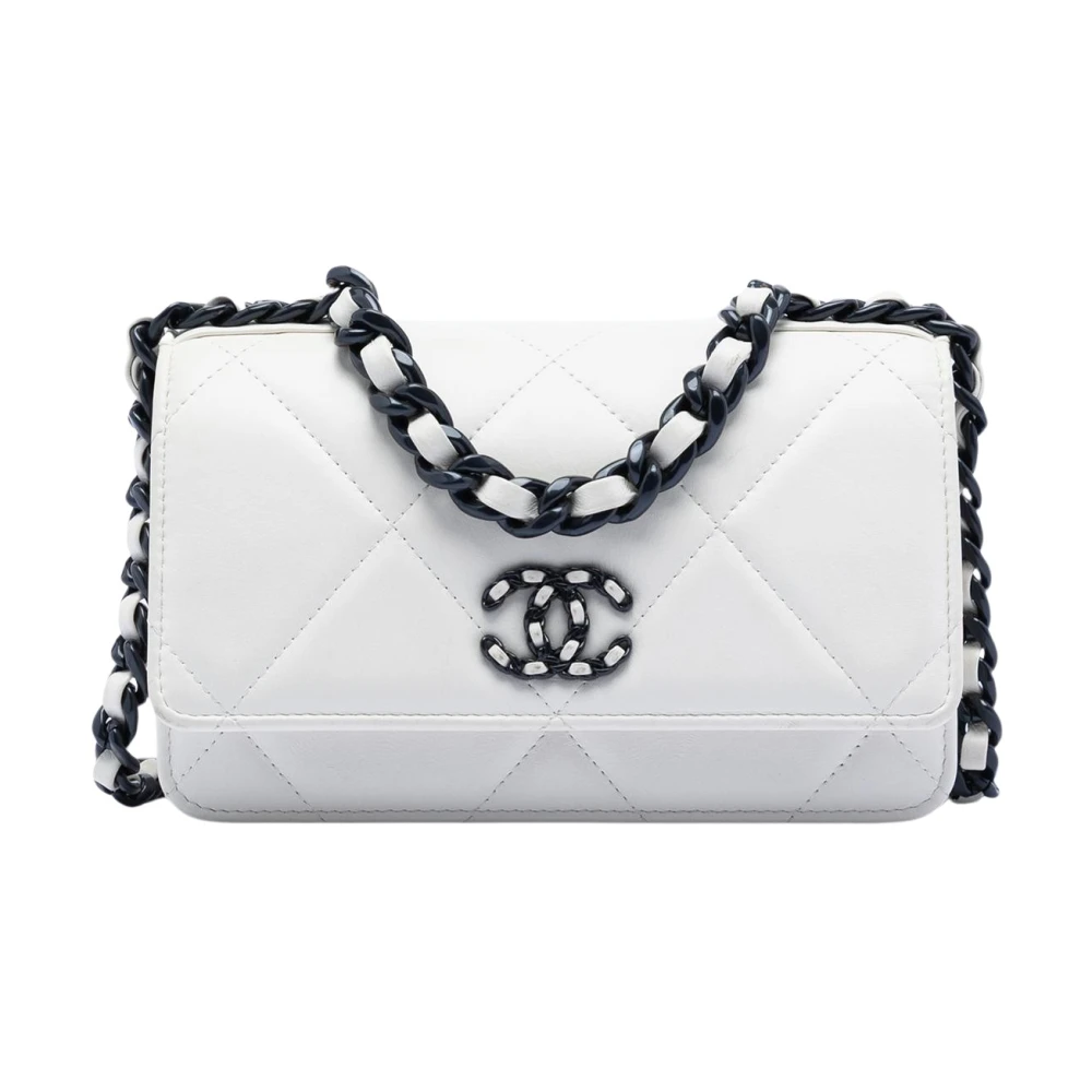 Chanel Vintage Women's White Vintage Cross Body Bags, One Size, Pre-Owned Chain Flap Bag