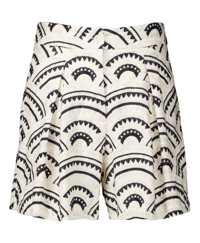 shorts-ecru-pour-un-look-elegant